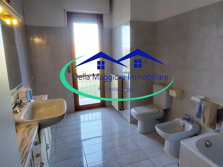 Immagine 25 di Pentalocale in vendita  a Livorno