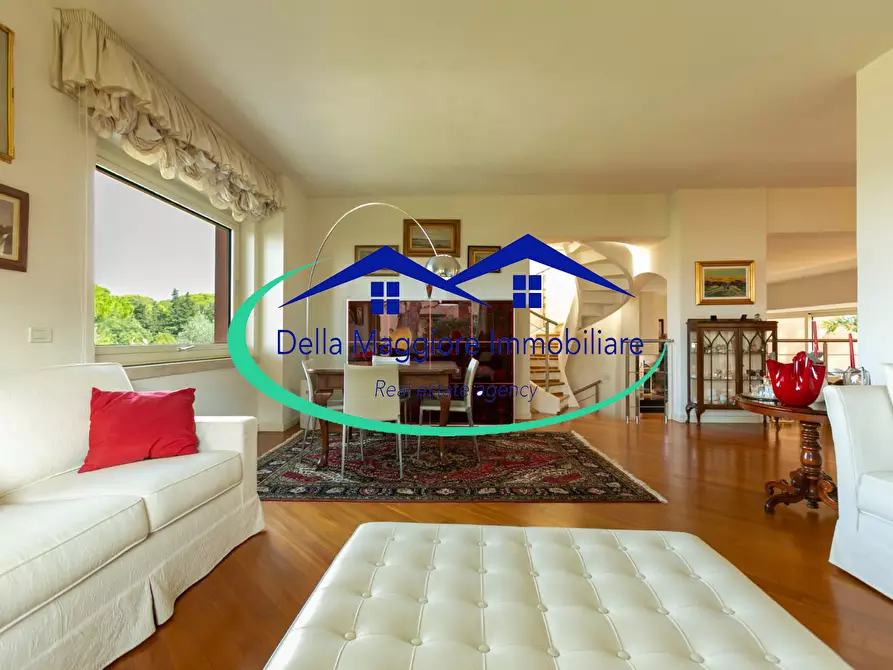 Immagine 2 di Villa in vendita  in Via di Montenero a Livorno