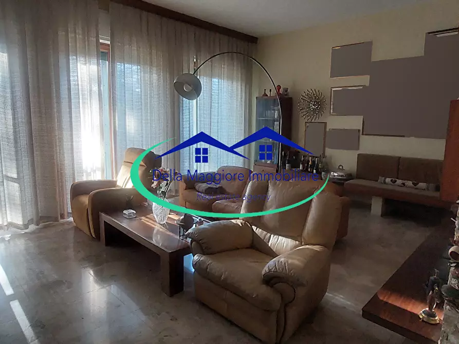 Immagine 15 di Villa in vendita  in via di montenero a Livorno