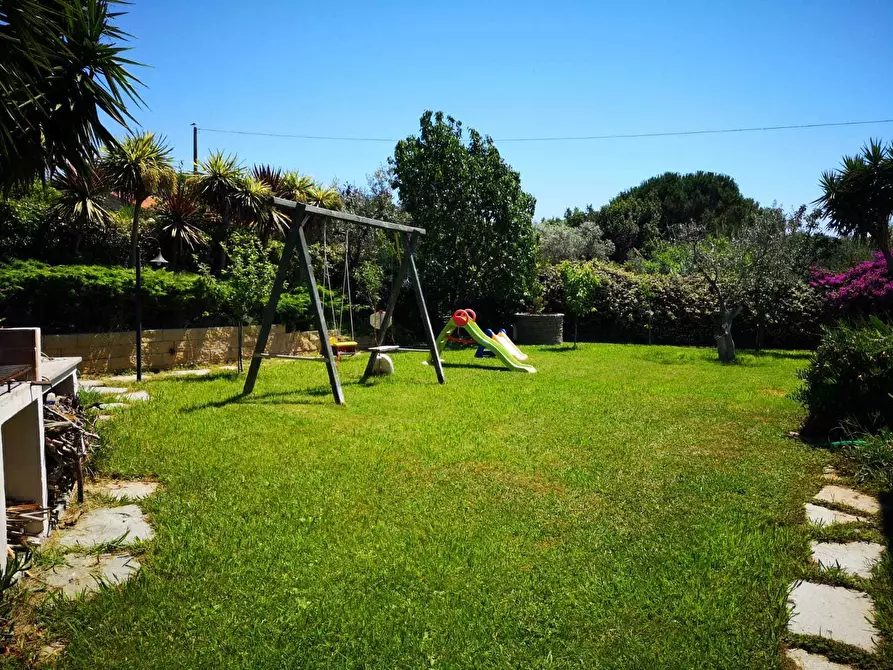 Immagine 19 di Villa in vendita  a Livorno