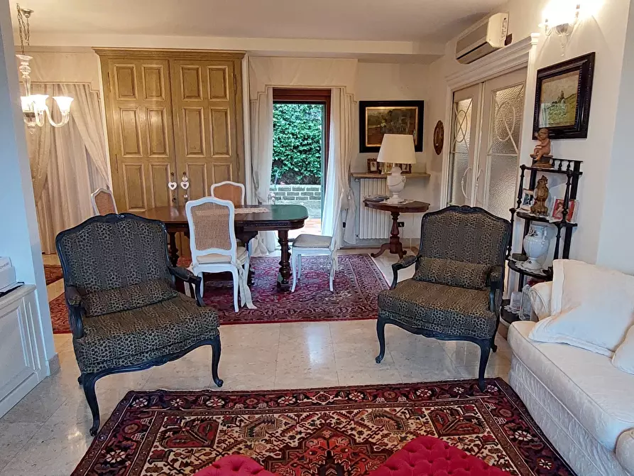 Immagine 23 di Villa in vendita  a Livorno