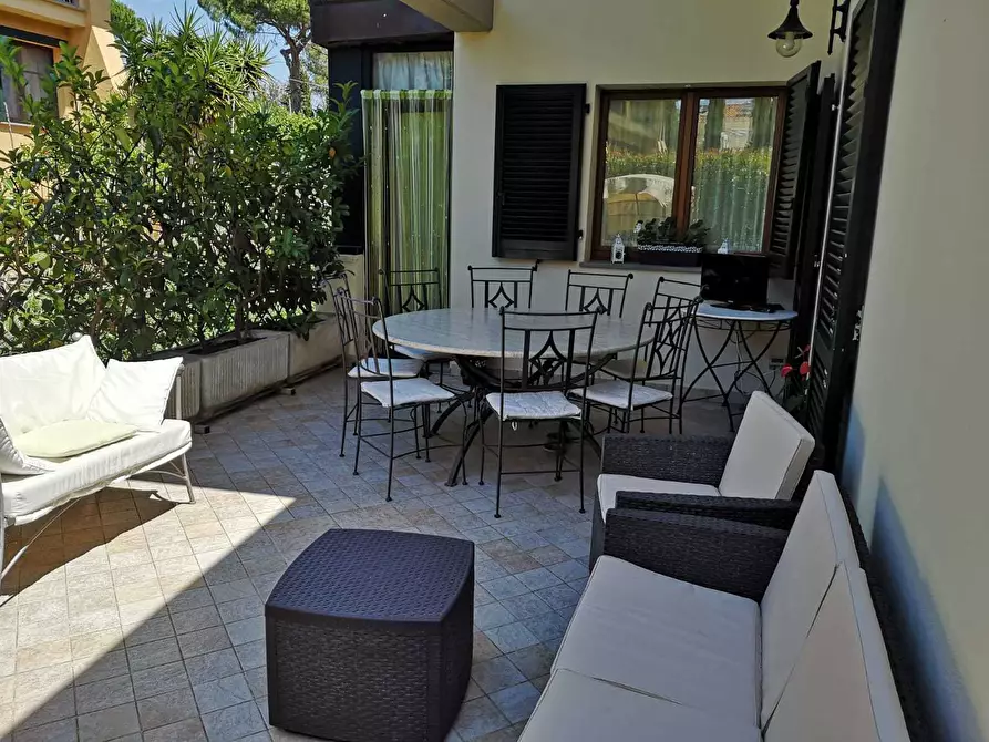 Immagine 28 di Villa in vendita  a Livorno