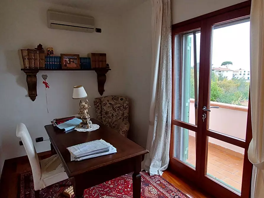 Immagine 33 di Villa in vendita  a Livorno