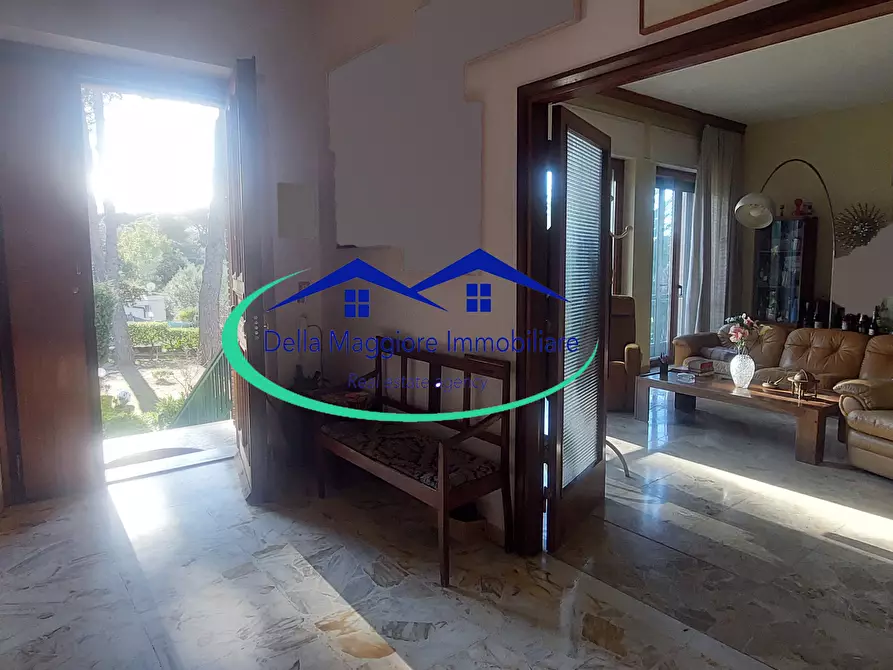 Immagine 8 di Villa in vendita  in via di montenero a Livorno