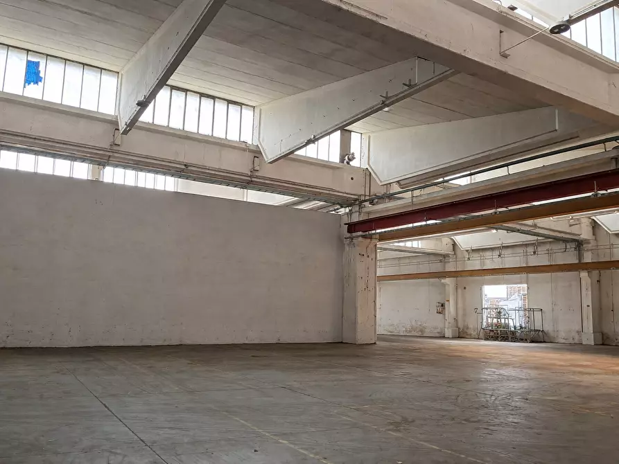 Immagine 2 di Attività artigianale in vendita  a Parma