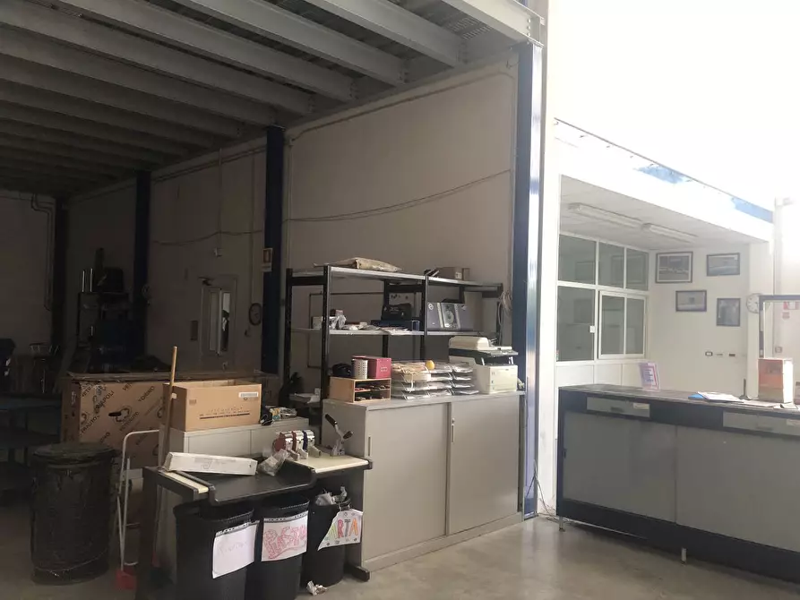 Immagine 19 di Attività artigianale in vendita  a Parma