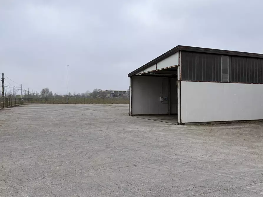 Immagine 10 di Attività artigianale in vendita  a Parma