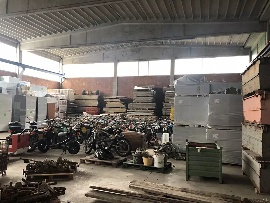 Immagine 6 di Attività artigianale in vendita  a Parma