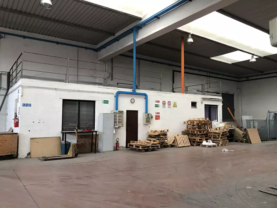 Immagine 5 di Attività artigianale in vendita  a Collecchio