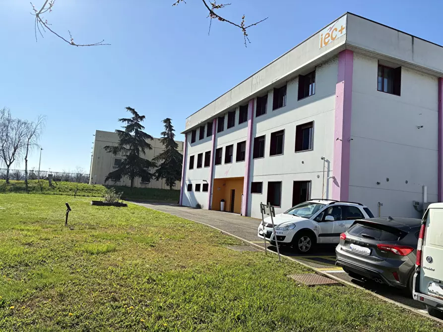 Immagine 11 di Attività artigianale in vendita  a Parma