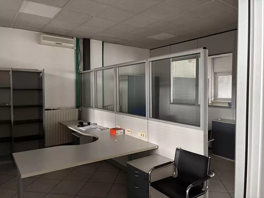 Immagine 4 di Capannone industriale in affitto  a Parma