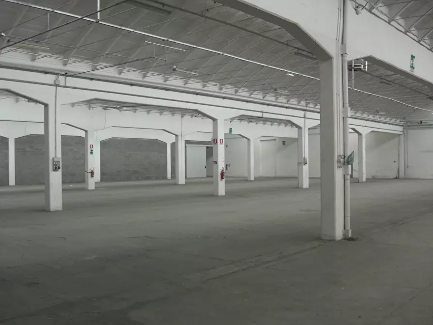 Immagine 4 di Attività artigianale in affitto  a Sorbolo Mezzani