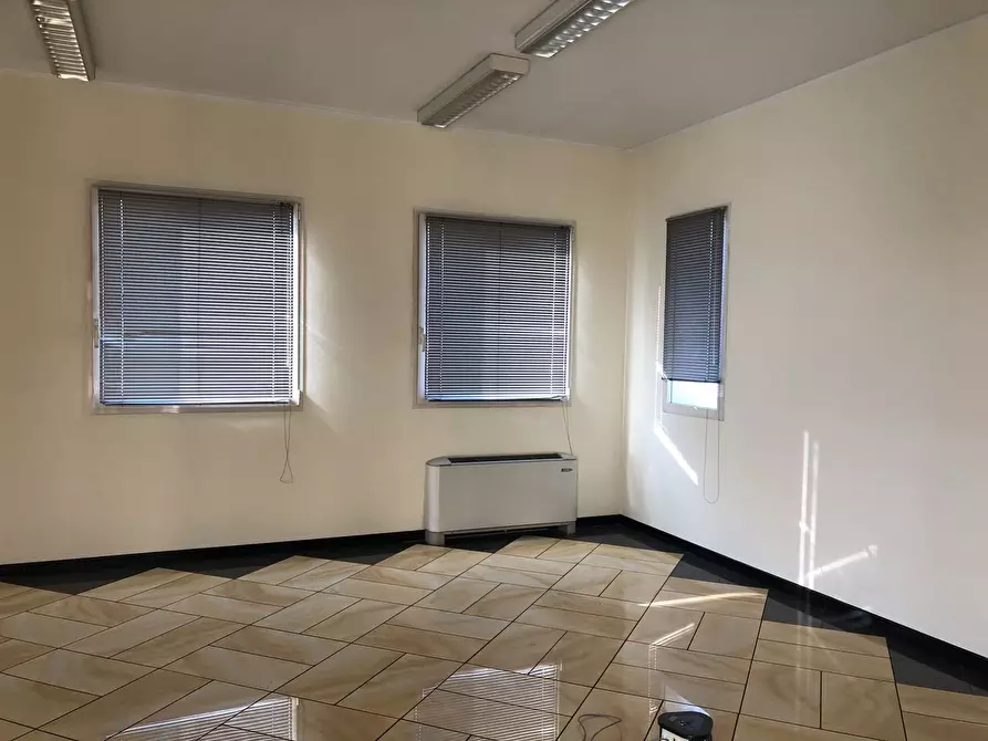 Immagine 7 di Attività artigianale in vendita  a Parma