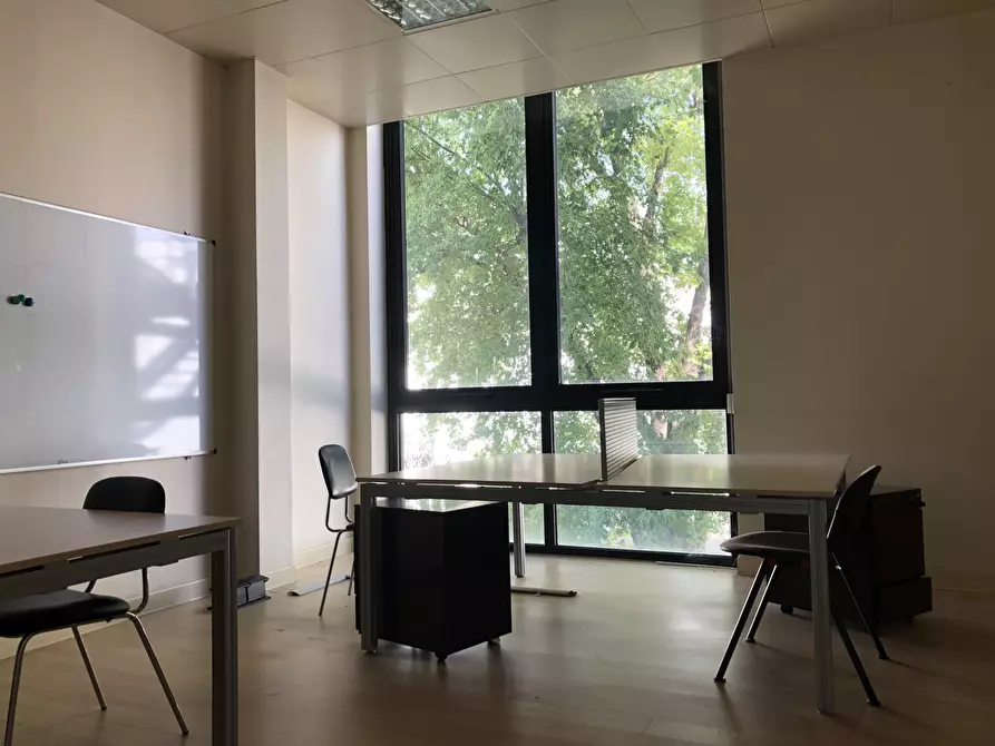 Immagine 11 di Ufficio in vendita  a Parma