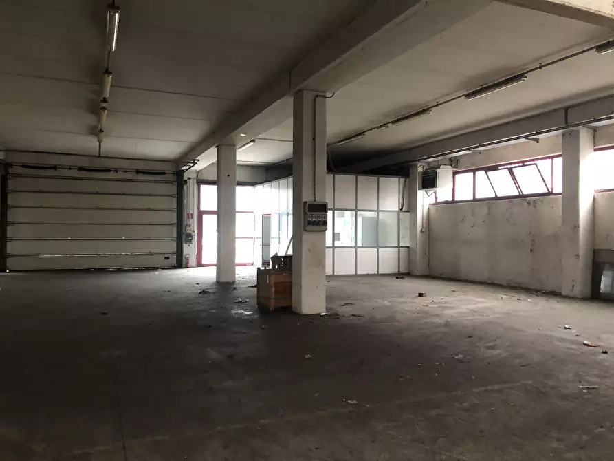 Immagine 4 di Attività artigianale in vendita  a Parma