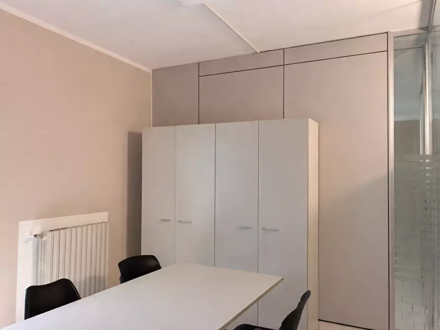 Immagine 10 di Attività artigianale in affitto  a Parma