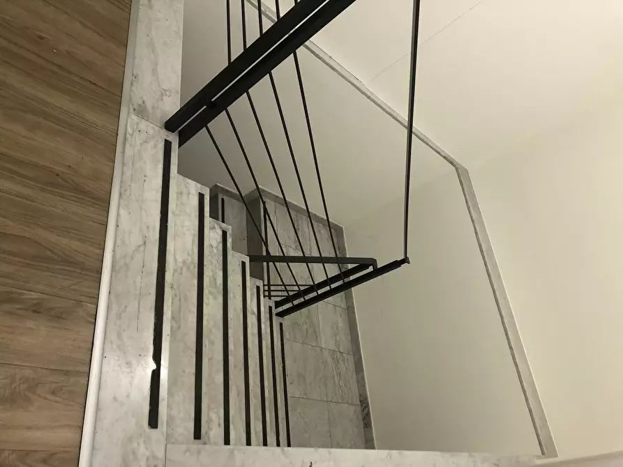 Immagine 5 di Locale commerciale in affitto  a Parma