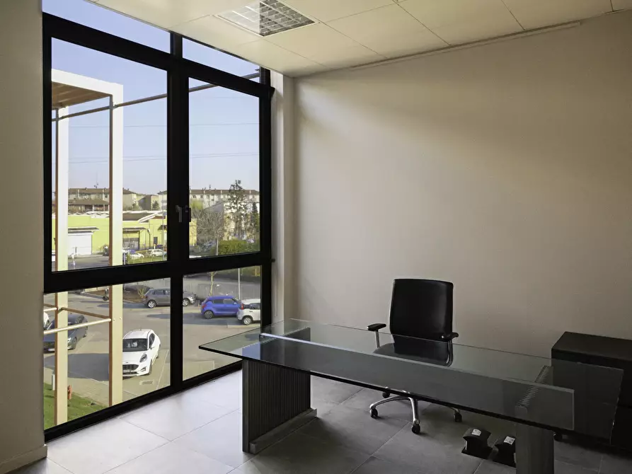 Immagine 5 di Ufficio in affitto  a Parma