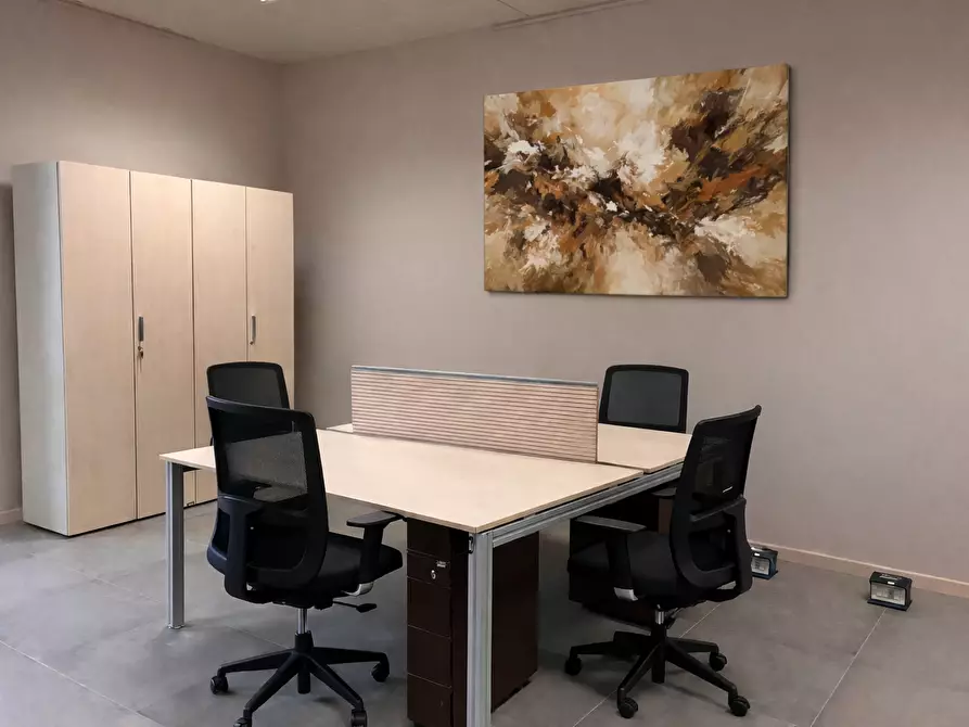 Immagine 9 di Ufficio in vendita  a Parma