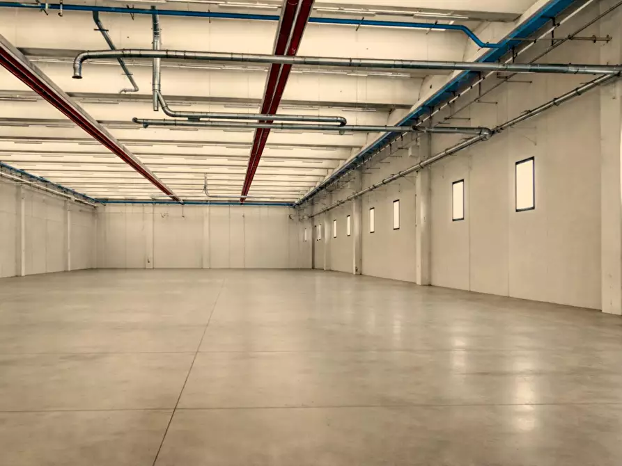 Immagine 4 di Attività artigianale in vendita  a Parma