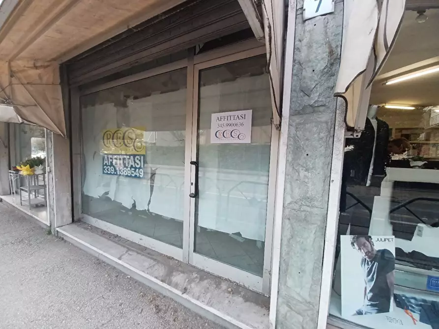 Immagine 3 di Locale commerciale in affitto  a Trento