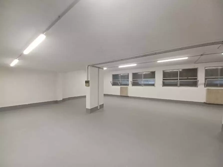 Immagine 11 di Locale commerciale in affitto  a Trento