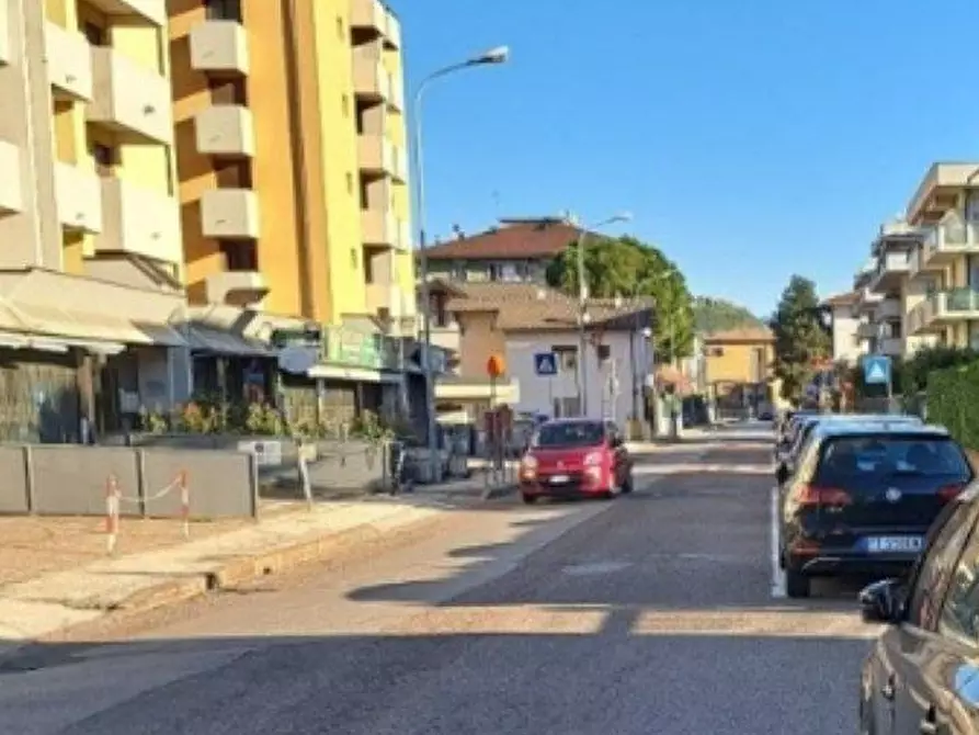 Immagine 1 di Garage in vendita  a Trento