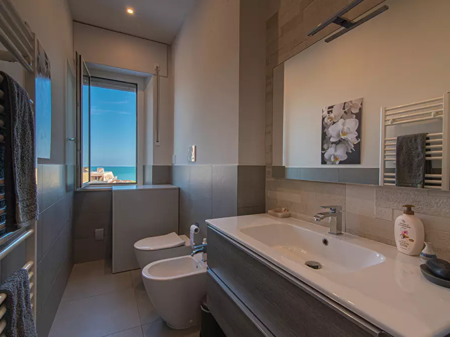 Immagine 7 di Trilocale in vendita  a Falconara Marittima