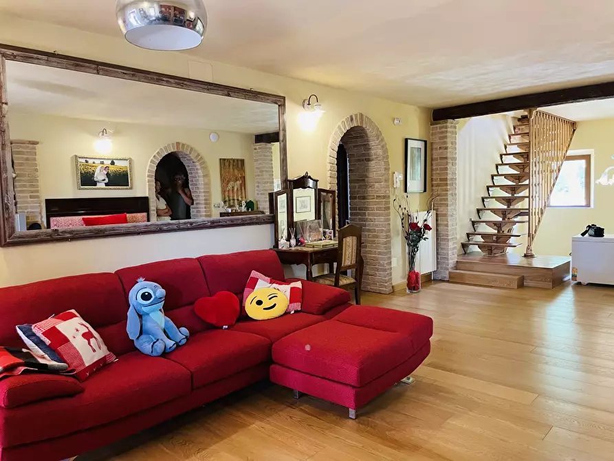 Immagine 3 di Villa in vendita  in VIA CHIARAVALLESE a Osimo