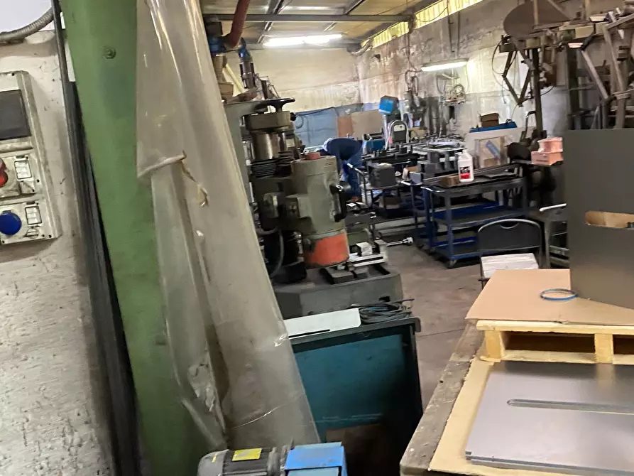 Immagine 6 di Attività artigianale in vendita  a Sirolo