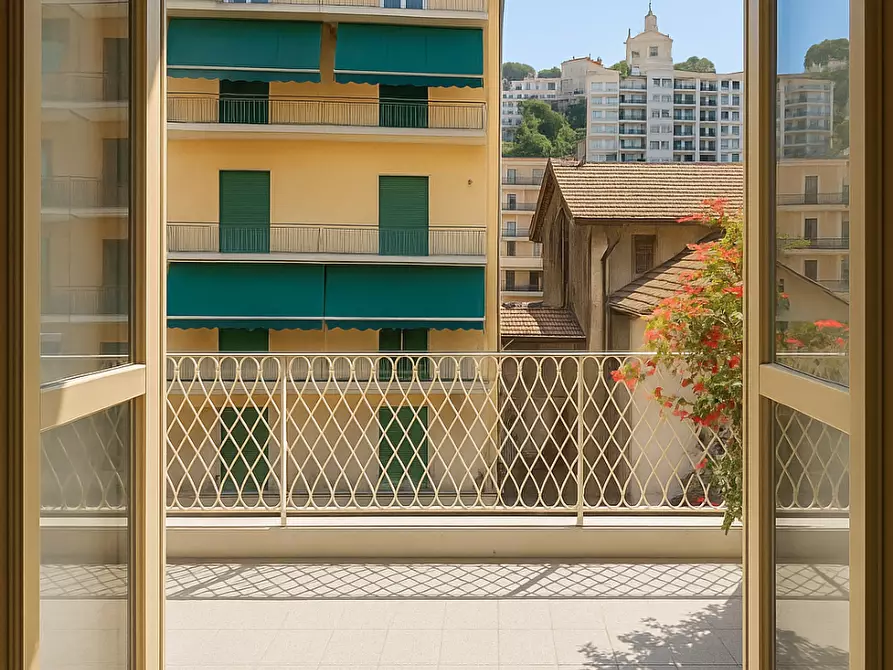 Immagine 3 di Quadrilocale in vendita  in Via Zeffiro Massa 174 a San Remo