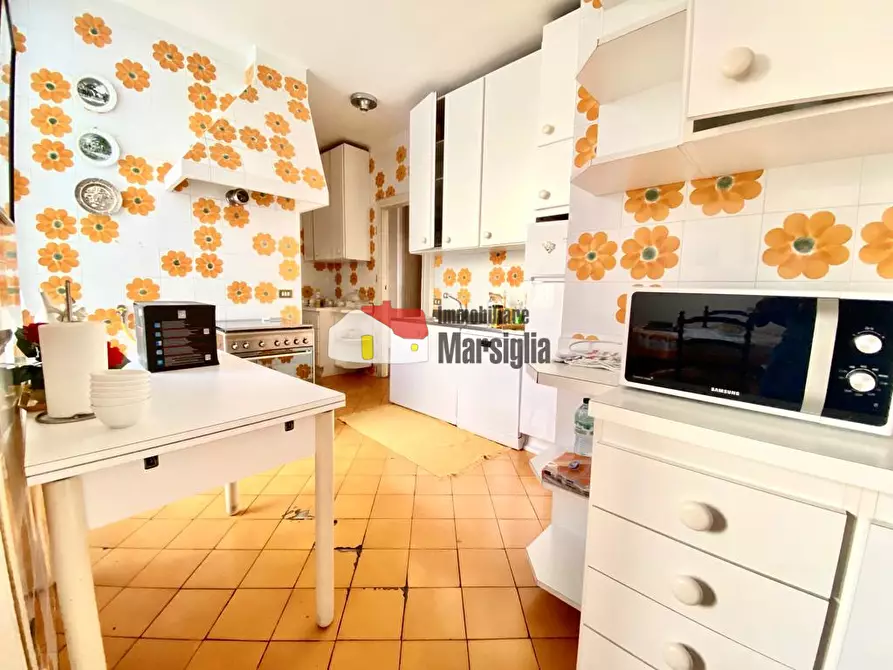 Immagine 9 di Quadrilocale in vendita  in Via Nuvoloni a San Remo