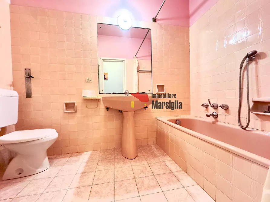 Immagine 17 di Quadrilocale in vendita  in Via Legnano 8 a San Remo