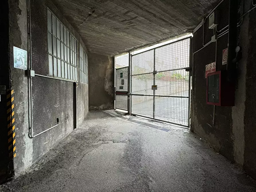 Immagine 2 di Garage in vendita  in Via Forlì a Torino