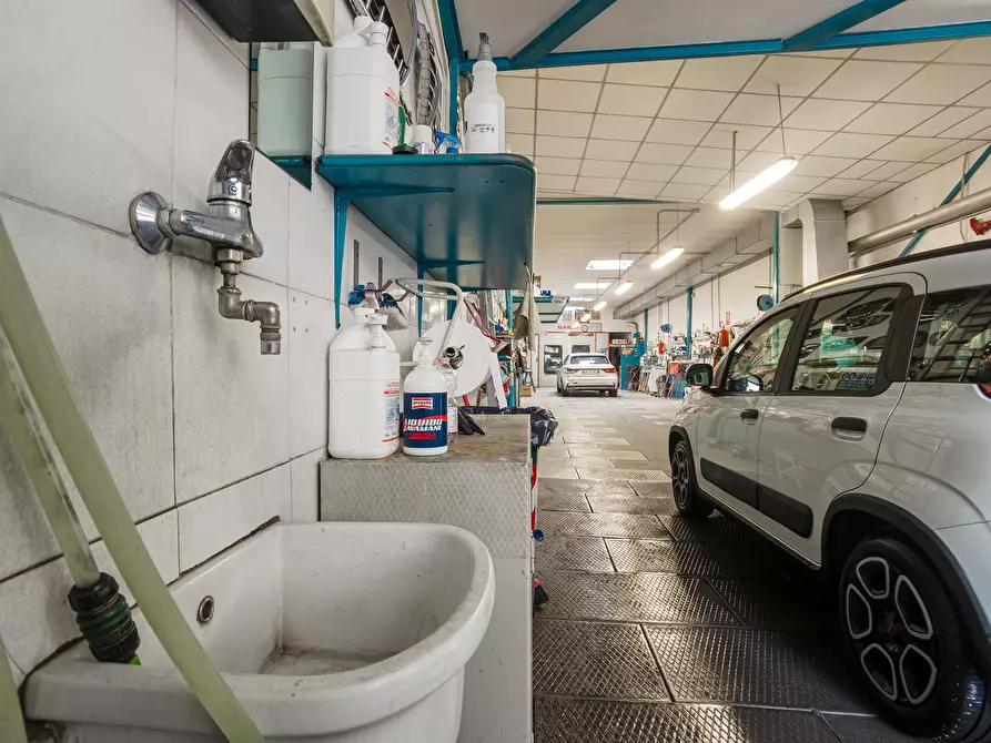 Immagine 10 di Laboratorio in vendita  in Via Magenta a Torino