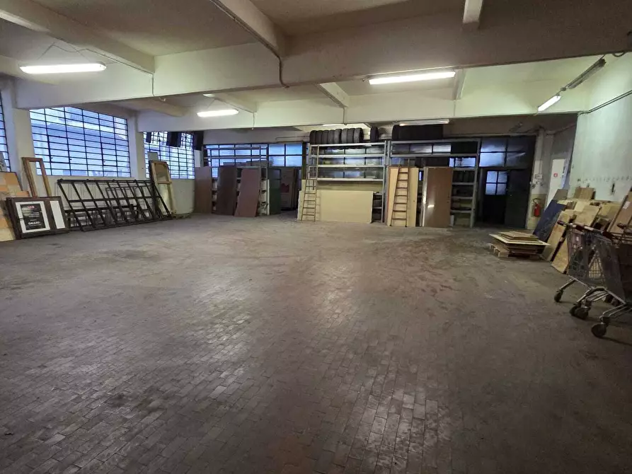 Immagine 3 di Magazzino in vendita  in Via Elvo a Torino