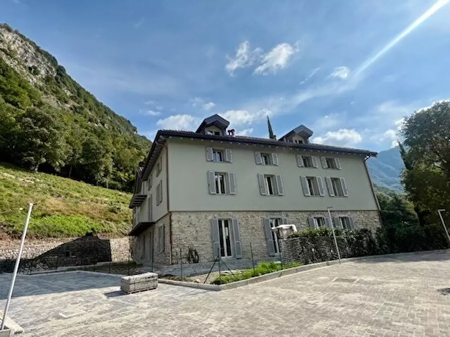 Immagine 4 di Trilocale in vendita  in Via Castello 27 a Canzo