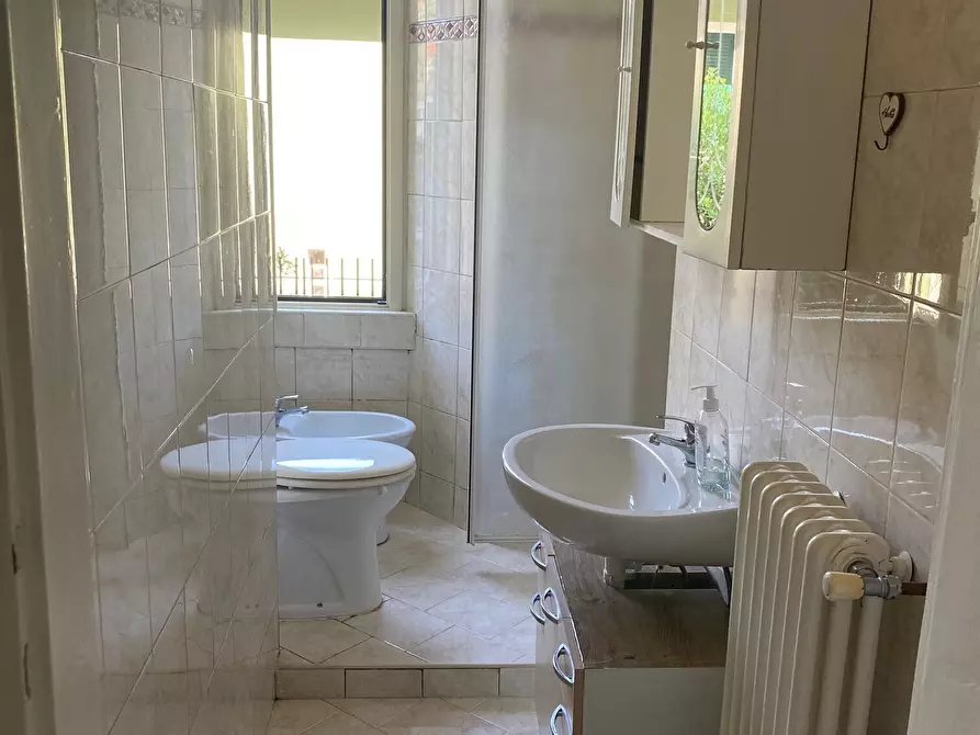 Immagine 12 di Bilocale in vendita  in Via Monte Nero 26 a Como