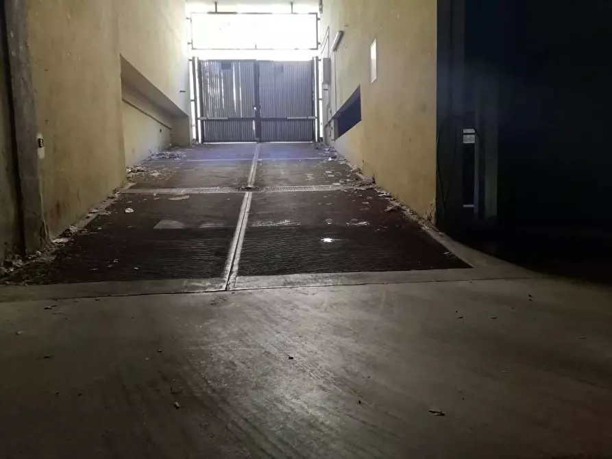 Immagine 8 di Garage in vendita  in Viale Marx a Roma