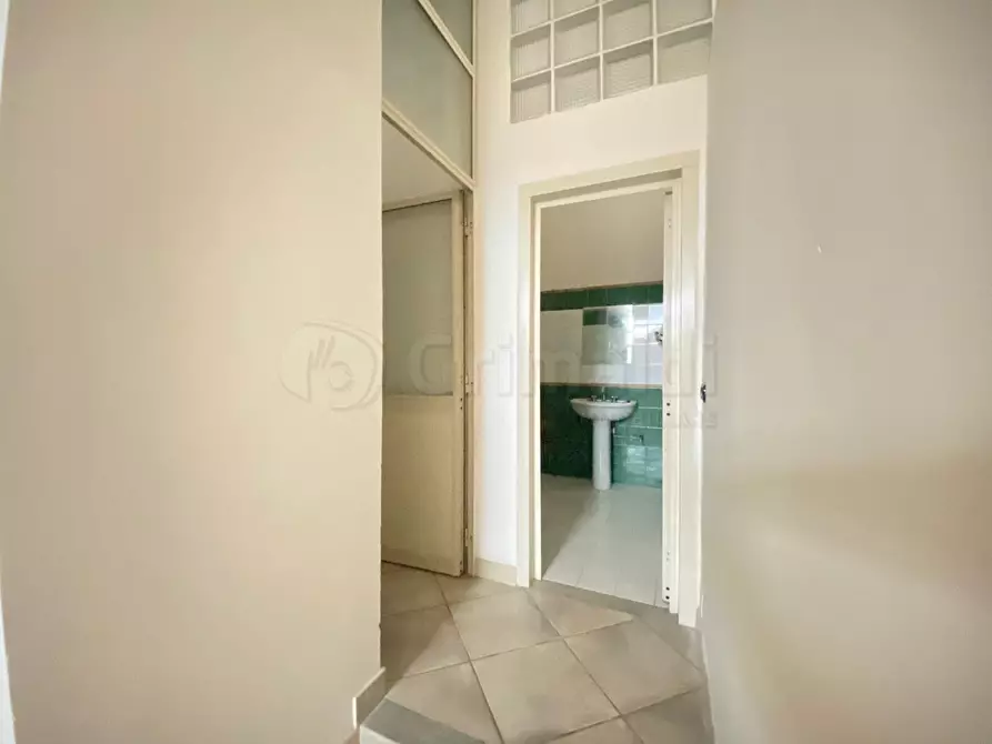 Immagine 5 di Locale commerciale in affitto  a Villaricca