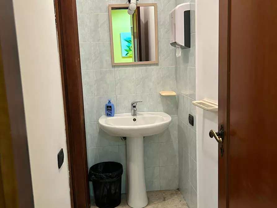 Immagine 8 di Quadrilocale in vendita  in Via Imperatore Adriano 11 a Lecce