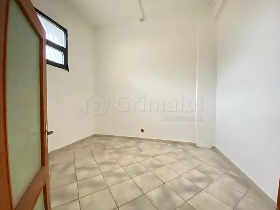 Immagine 4 di Locale commerciale in vendita  a Villaricca