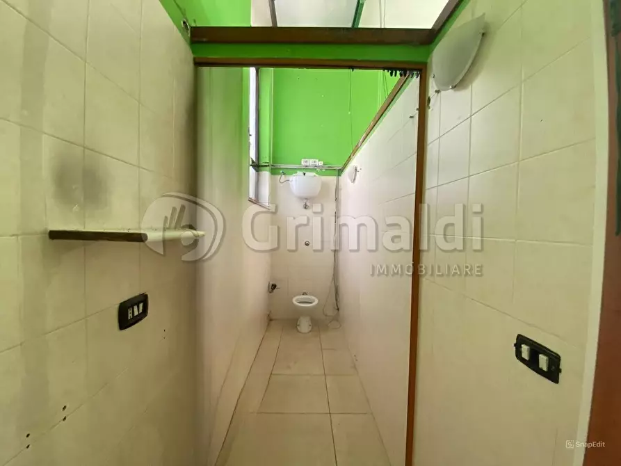 Immagine 4 di Locale commerciale in affitto  a Giugliano In Campania