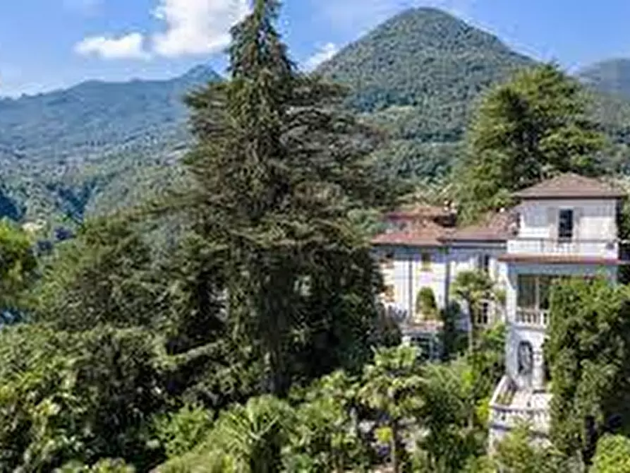 Immagine 1 di Villa in vendita  in Via Milano 6 a Dizzasco