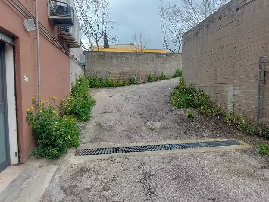 Immagine 56 di Locale commerciale in vendita  in Viale Porta Pia 5 a Brindisi