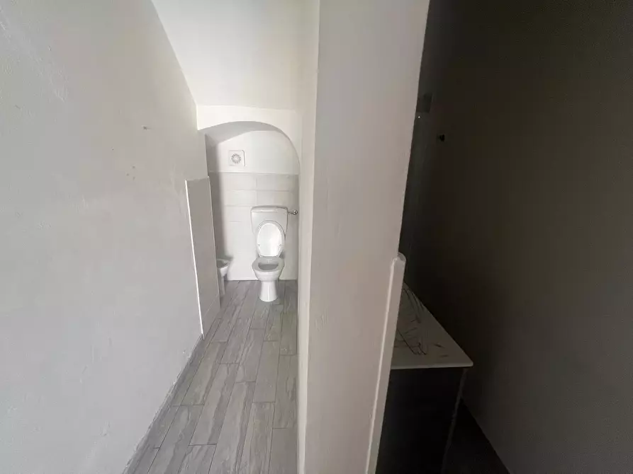 Immagine 18 di Bilocale in vendita  in Via Vincenzo Gioberti 36 a Vercelli