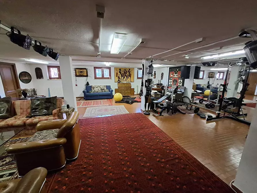 Immagine 38 di Villa in vendita  a Caresanablot