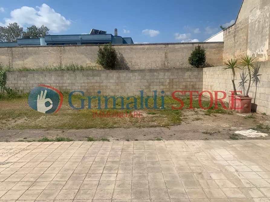 Immagine 22 di Locale commerciale in vendita  in Via Pacinotti 19 a Campi Salentina