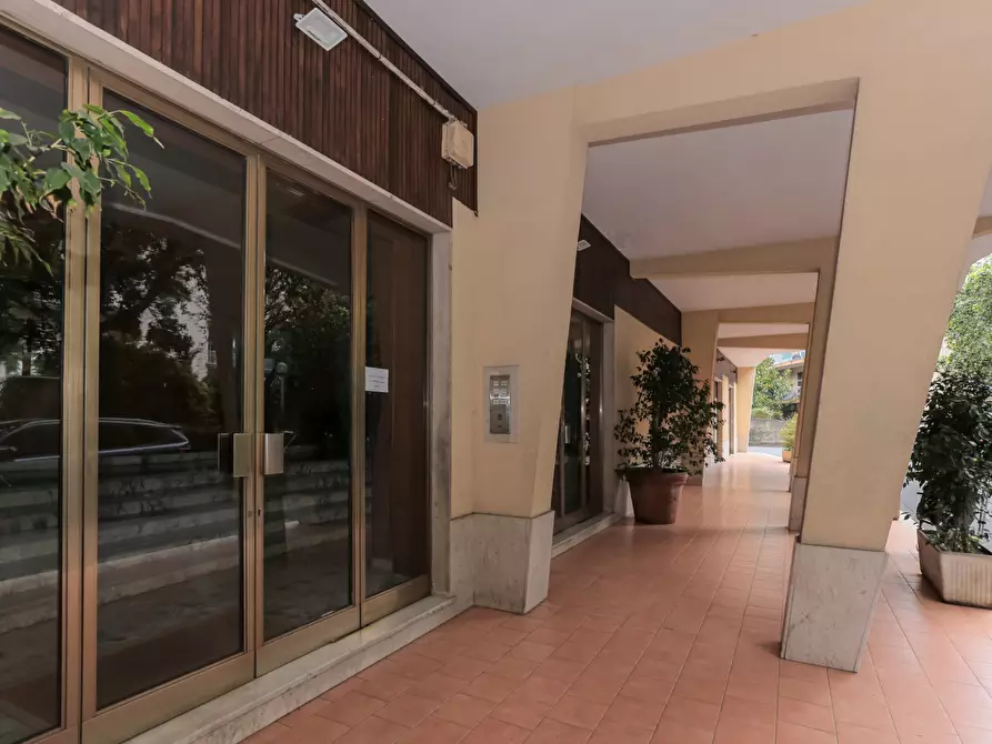 Immagine 3 di Pentalocale in vendita  in Via Nuovalucello 3 a Catania