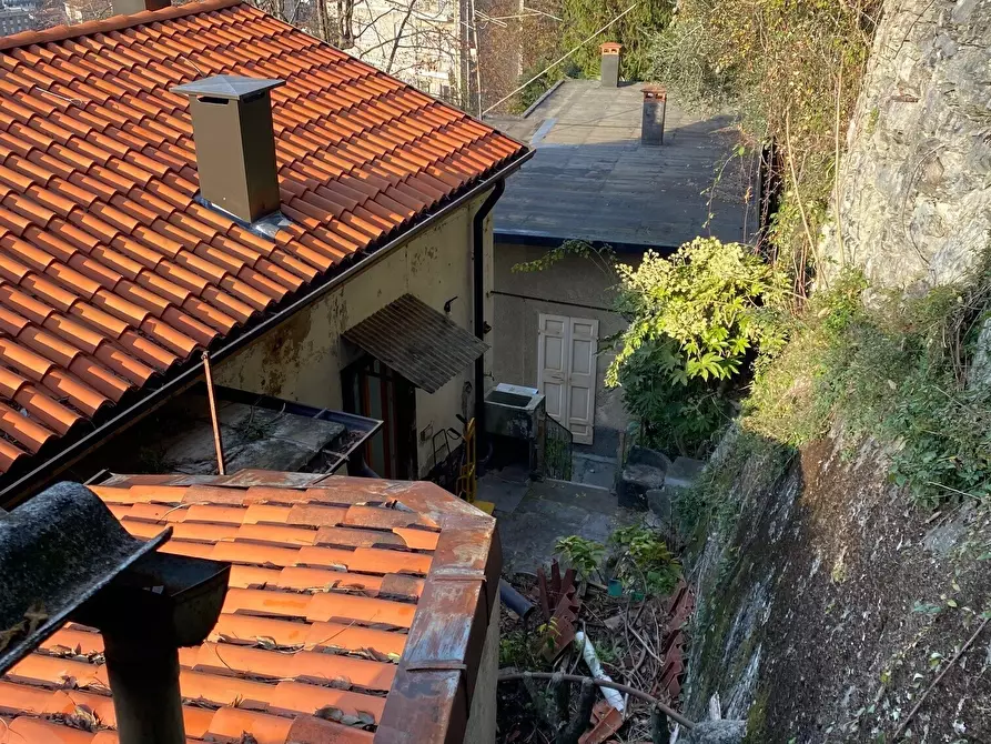 Immagine 16 di Trilocale in vendita  in SALITA SAN DONATO 6 a Como